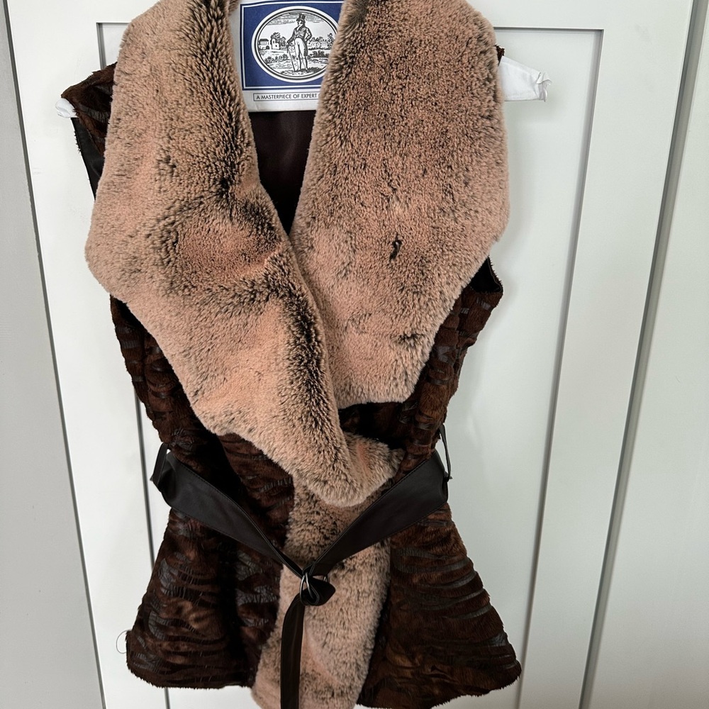 Chocolate brown faux fur vest 548.